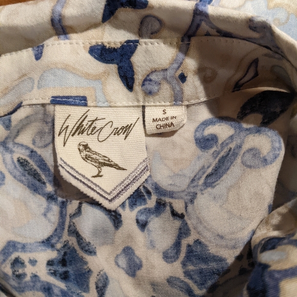 White Crow printed blouse SZ sm - Picture 3 of 3